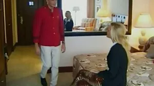 Η Commanding Stepma θέλει Βοήθεια στο ξύρισμα του Cooter της