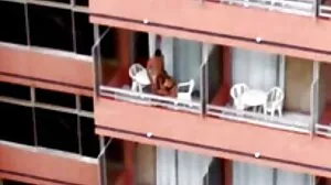 Η άτακτη θεία παρακινεί τον νεκρό ανιψιό της