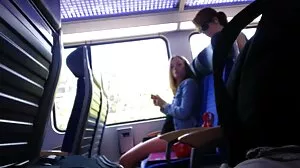 Ο Lil' White Dude παίρνει μια τεράστια λεία στο πρόσωπό του