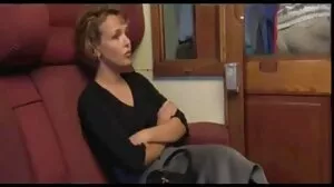 Δύο καυτά μωρά καβαλούν ένα μεγάλο πουλί