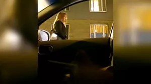Busty MILF Παραγγελίες Manmeat Παράδοση κατ' οίκον