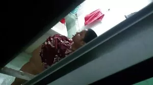 Μικροσκοπική ξανθιά έφηβη σηκώθηκε σκληρά στο γήπεδο τένις