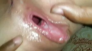 Πρώτο πρωκτικό για τη φίλη της Amanda Lane