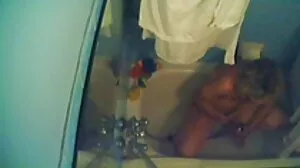 Τριάδα με μια σέξι Ασιάτισσα και ένα ξανθό μωρό