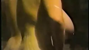 Οι θετές αδερφές Karla και Zoey μοιράζονται έναν κόκορα για πρωκτικό