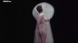 Το Ebony Gym-Fiend Kira χρειάζεται εκπαιδευτή
