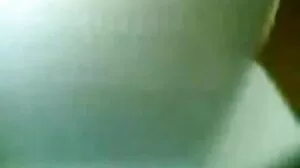 Η κοκκινομάλλα με καμπύλες, Λόρεν Φίλιπς, σπάει το μουνί της στο ντους