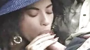 Masseuse's 18 y.o. Ο γιος σκοράρει το MILF Pussy μετά το W?rk