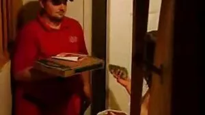 Η Hot Cougar προσφέρει το μουνί της στον θετό γιο