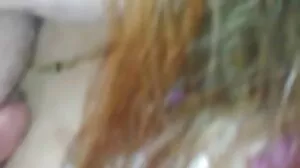 Το καυτό κούγκαρ παίρνει έναν νεαρό άντρα