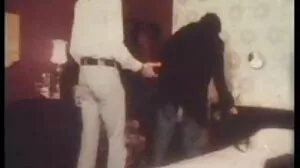 Η Commanding Stepma θέλει Βοήθεια στο ξύρισμα του Cooter της