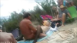 Το Blonde MILF κυκλοφορεί για το Fresh Meat