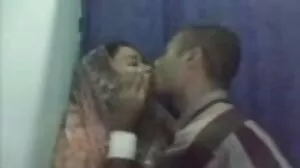 Το Chubby German Chick έχει μαύρες μπότες λάτεξ 4 φύλου