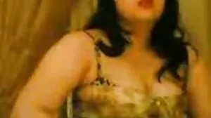 Το σφιχτό MILF παίρνει ένα τεράστιο φορτίο στο πρόσωπό της