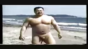 Η BAE βρίσκει την Babe Drenched με το κόκκινο φόρεμά της